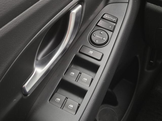 Hyundai I 30 Wagon 1.0 T-GDi MHEV Comfort Smart Handgeschakeld / Fabrieksgarantie tot 01-2029 / Dealer onderhouden / Stuur en Stoel verwarming / Achteruitrijc
