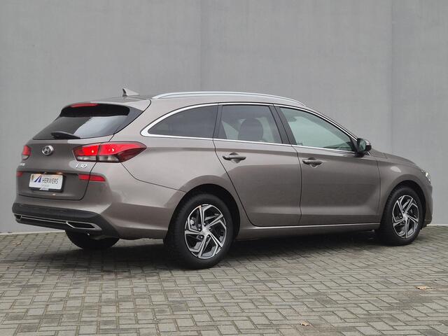 Hyundai I 30 Wagon 1.0 T-GDi MHEV Comfort Smart Handgeschakeld / Fabrieksgarantie tot 01-2029 / Dealer onderhouden / Stuur en Stoel verwarming / Achteruitrijc