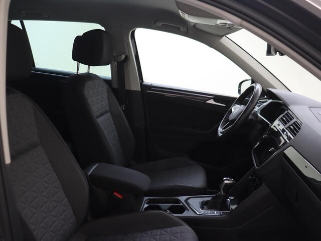 Volkswagen Tiguan 1.4 TSI eHybrid Life Business | SoH 96% | Navigatie | Keyless | Adaptieve Cruise control | Dodehoek detectie | CarPlay | Achteruitrij camera |