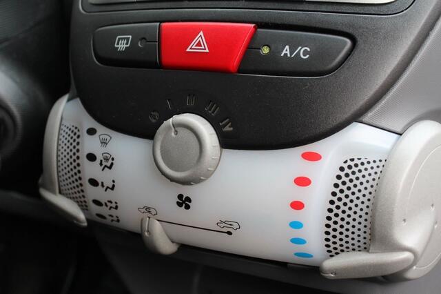 Toyota Aygo 1.0-12V Aspiration Green AUTOMAAT | ALCANTARA | NAP