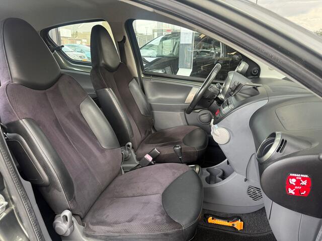 Toyota Aygo 1.0-12V Aspiration Green AUTOMAAT | ALCANTARA | NAP