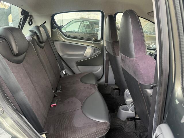 Toyota Aygo 1.0-12V Aspiration Green AUTOMAAT | ALCANTARA | NAP