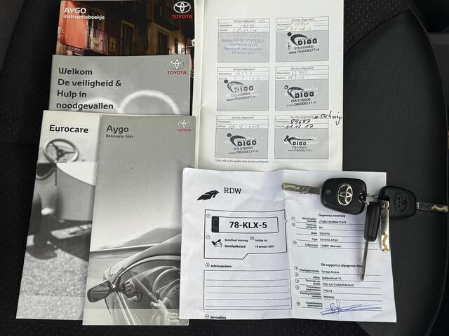 Toyota Aygo 1.0-12V Aspiration Green AUTOMAAT | ALCANTARA | NAP