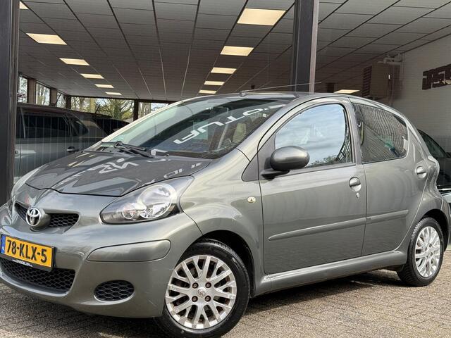 Toyota Aygo 1.0-12V Aspiration Green AUTOMAAT | ALCANTARA | NAP