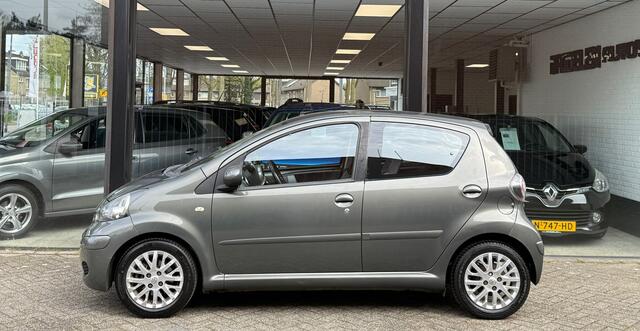 Toyota Aygo 1.0-12V Aspiration Green AUTOMAAT | ALCANTARA | NAP