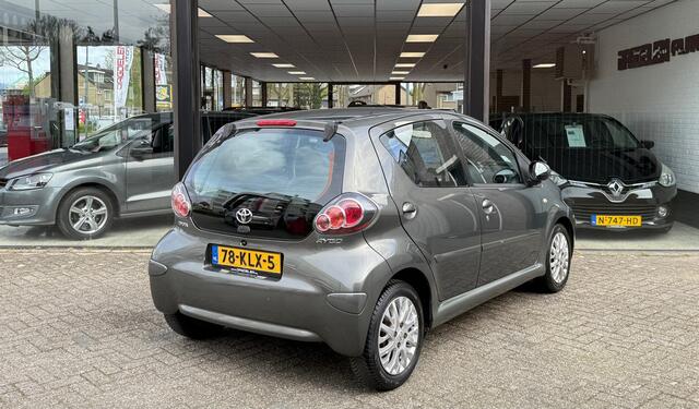 Toyota Aygo 1.0-12V Aspiration Green AUTOMAAT | ALCANTARA | NAP