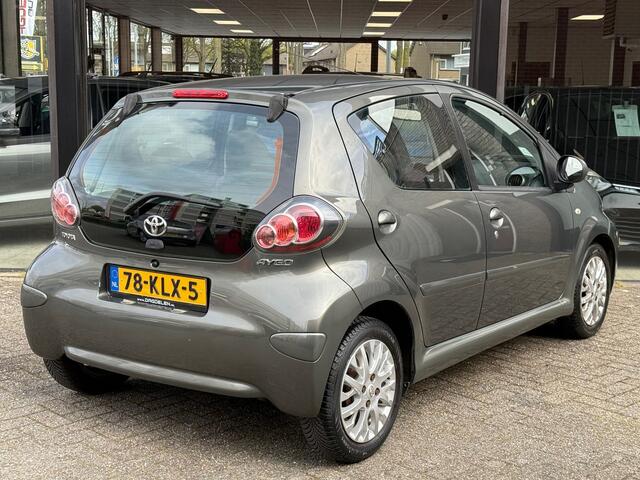 Toyota Aygo 1.0-12V Aspiration Green AUTOMAAT | ALCANTARA | NAP