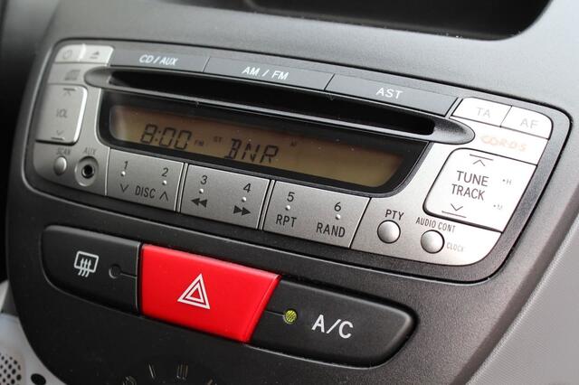 Toyota Aygo 1.0-12V Aspiration Green AUTOMAAT | ALCANTARA | NAP