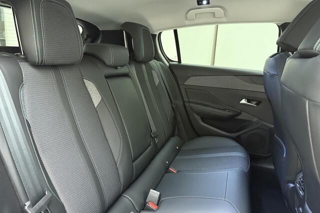 Peugeot 308 1.2 PureTech Allure Pack Business / digitaal dashboard / dodehoekdetectie / achteruitrijcamera / spraakbediening / hill hold / brake assist / trek