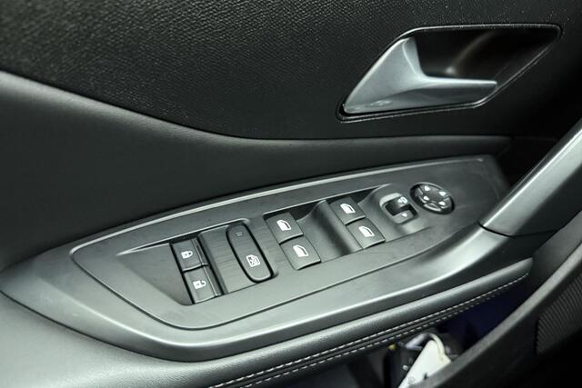 Peugeot 308 1.2 PureTech Allure Pack Business / digitaal dashboard / dodehoekdetectie / achteruitrijcamera / spraakbediening / hill hold / brake assist / trek