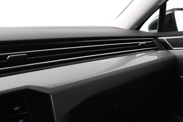 Volkswagen Passat Variant 1.5 TSI 150pk DSG Business | Trekhaak | Navigatie | Cruise Control Adaptief |