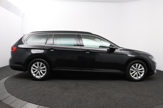 Volkswagen Passat Variant 1.5 TSI 150pk DSG Business | Trekhaak | Navigatie | Cruise Control Adaptief |