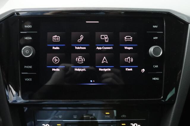 Volkswagen Passat Variant 1.5 TSI 150pk DSG Business | Trekhaak | Navigatie | Cruise Control Adaptief |