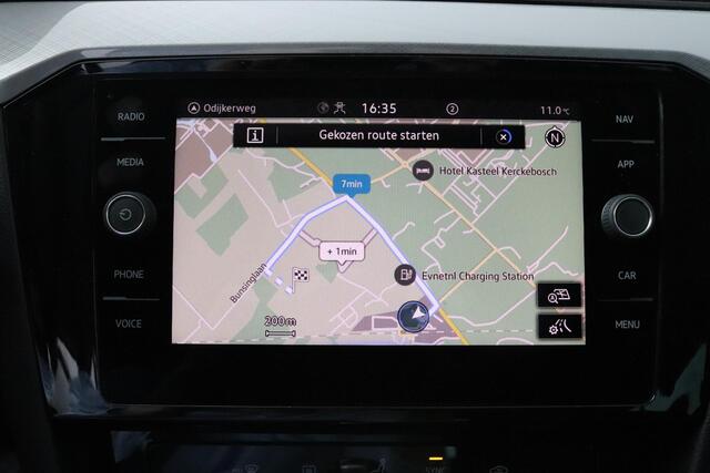 Volkswagen Passat Variant 1.5 TSI 150pk DSG Business | Trekhaak | Navigatie | Cruise Control Adaptief |