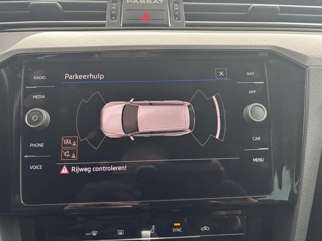 Volkswagen Passat Variant 1.5 TSI 150pk DSG Business | Trekhaak | Navigatie | Cruise Control Adaptief |