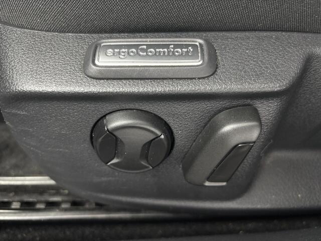 Volkswagen Passat Variant 1.5 TSI 150pk DSG Business | Trekhaak | Navigatie | Cruise Control Adaptief |