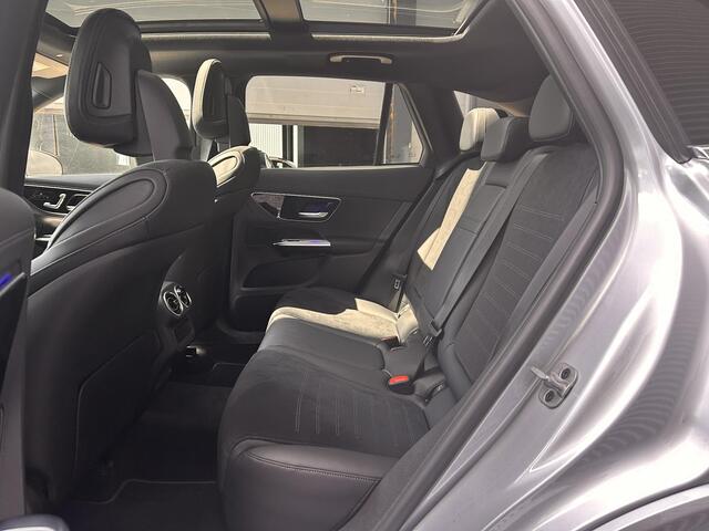 Mercedes-Benz GLC-Klasse 300e 4MATIC AMG Line | Trekhaak | Panoramadak | Achteruitrijcamera | Apple CarPlay