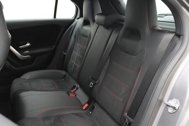 Mercedes-Benz A-Klasse 160 Business Solution AMG Camera, Apple Carplay, LED, Stoelverwarming, PDC, 18