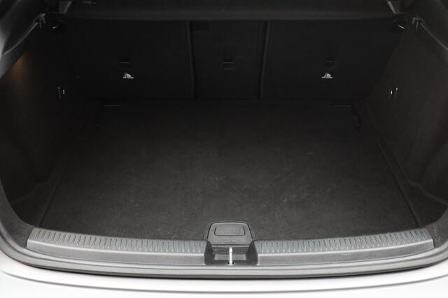 Mercedes-Benz A-Klasse 160 Business Solution AMG Camera, Apple Carplay, LED, Stoelverwarming, PDC, 18