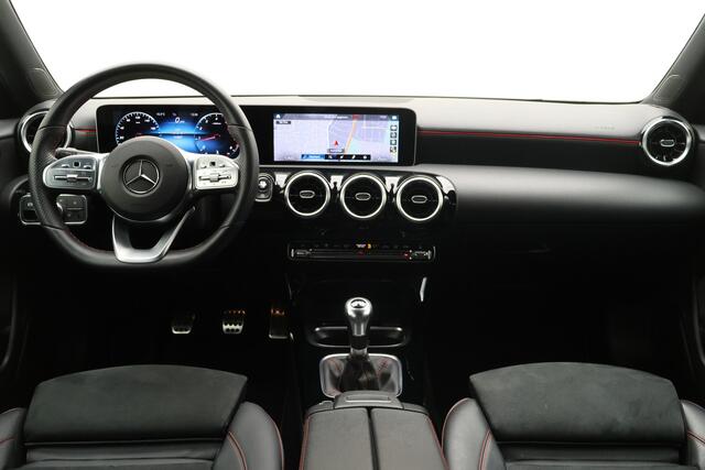 Mercedes-Benz A-Klasse 160 Business Solution AMG Camera, Apple Carplay, LED, Stoelverwarming, PDC, 18