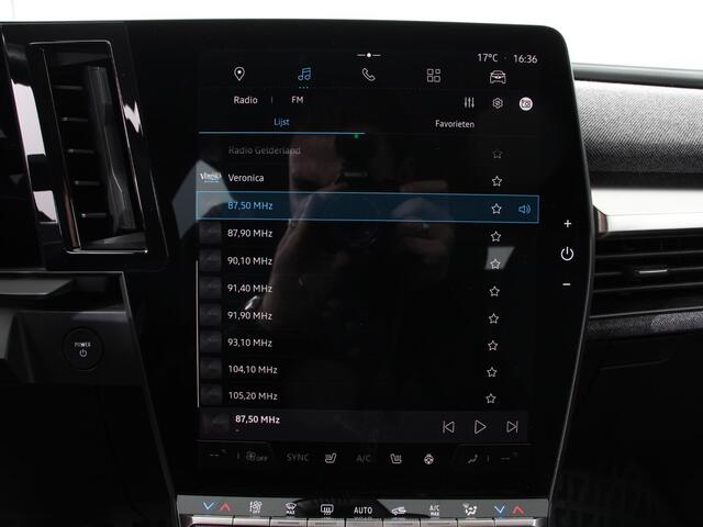 Renault Megane E-Tech Comfort range Evolution 60 kWh SOH 95.4% Climate control Adaptieve cruise control Parkeersensoren Camera LED Apple Carplay/ Android Auto