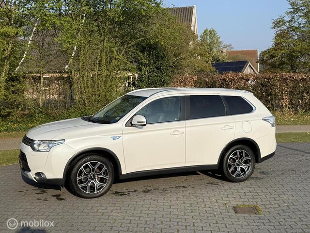 Mitsubishi Outlander 2.0 4WD hybridePHEV Instyle+ e apk