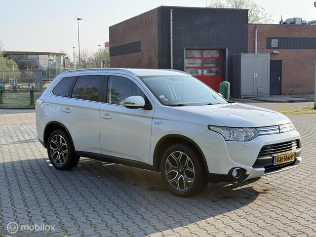Mitsubishi Outlander 2.0 4WD hybridePHEV Instyle+ e apk