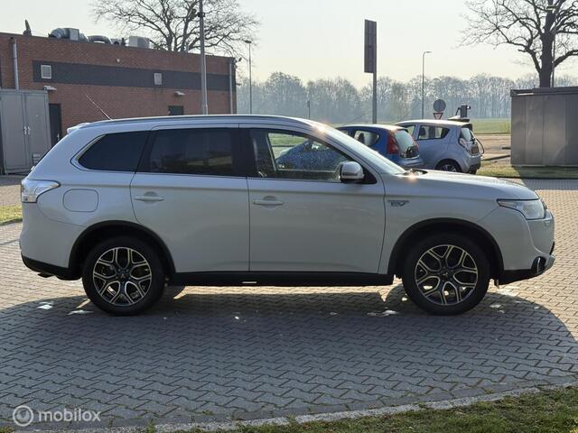 Mitsubishi Outlander 2.0 4WD hybridePHEV Instyle+ e apk