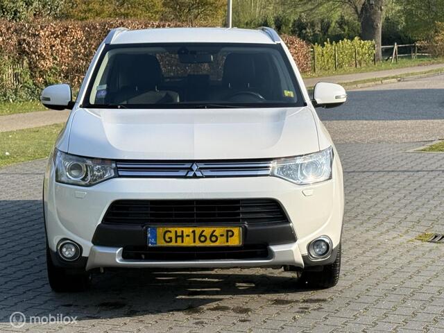 Mitsubishi Outlander 2.0 4WD hybridePHEV Instyle+ e apk