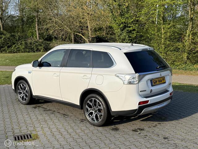 Mitsubishi Outlander 2.0 4WD hybridePHEV Instyle+ e apk
