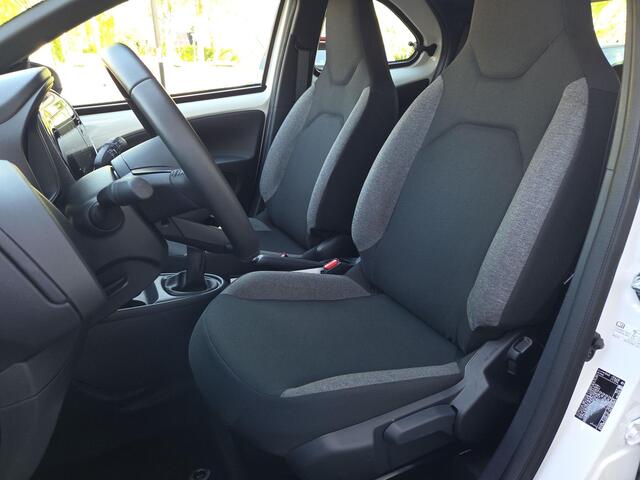 Toyota Aygo X 1.0 VVT-i MT Play | Apple CarPlay | Cruise Control | Rijklaar incl. garantie |