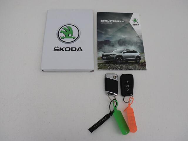 Skoda Kodiaq 1.5 TSI Sportline Business 7 Persoons | Stoelverwarming | Adaptive cruise | Alcantara | Matrix LED | Carplay | Keyless | Camera | Virtual Cockp