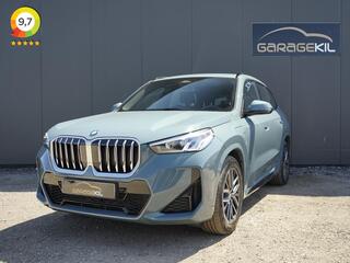 BMW X1 xDrive25e Dealeronderh. / Cape York Green / M-sport / Shadowline / Smartphone Integratie / Sportstoelen / LED / DAB