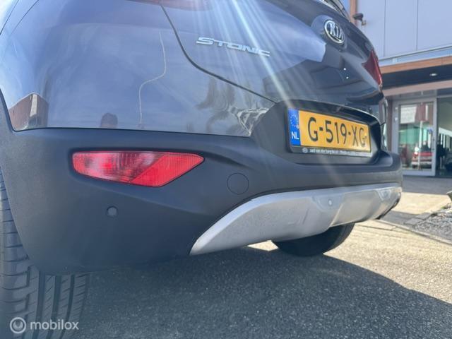 KIA Stonic 1.0 T-GDI Dynamic 17 inch velgen & banden , Prive glas , Navigatie , Bluetooth Priveglas , Electrische ramen & Spiegels , Parkeerhulp achter Tw
