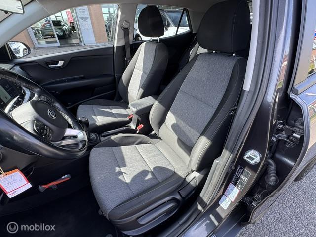 KIA Stonic 1.0 T-GDI Dynamic 17 inch velgen & banden , Prive glas , Navigatie , Bluetooth Priveglas , Electrische ramen & Spiegels , Parkeerhulp achter Tw