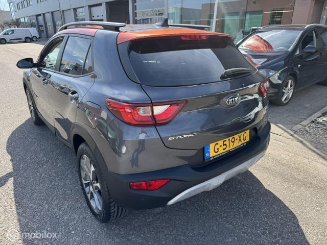 KIA Stonic 1.0 T-GDI Dynamic 17 inch velgen & banden , Prive glas , Navigatie , Bluetooth Priveglas , Electrische ramen & Spiegels , Parkeerhulp achter Tw