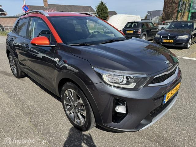 KIA Stonic 1.0 T-GDI Dynamic 17 inch velgen & banden , Prive glas , Navigatie , Bluetooth Priveglas , Electrische ramen & Spiegels , Parkeerhulp achter Tw