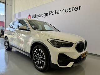 BMW X1 xDrive25e High Executive Carplay / HUD / Adaptive Cruise / Elektr achterklep