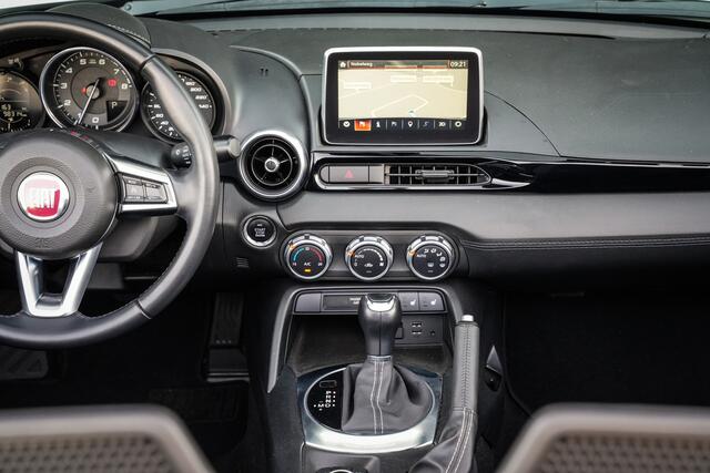 Fiat 124 Spider 1.4 MultiAir Turbo Automaat | Navigatie | Parelmoer Lak | Bagagerek | Camera | DAB+ | Leder | LED |