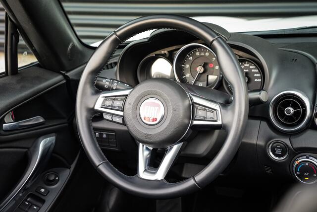 Fiat 124 Spider 1.4 MultiAir Turbo Automaat | Navigatie | Parelmoer Lak | Bagagerek | Camera | DAB+ | Leder | LED |