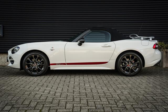 Fiat 124 Spider 1.4 MultiAir Turbo Automaat | Navigatie | Parelmoer Lak | Bagagerek | Camera | DAB+ | Leder | LED |