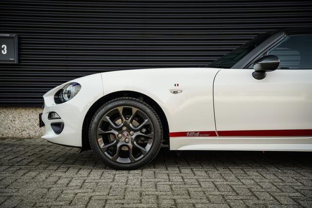 Fiat 124 Spider 1.4 MultiAir Turbo Automaat | Navigatie | Parelmoer Lak | Bagagerek | Camera | DAB+ | Leder | LED |
