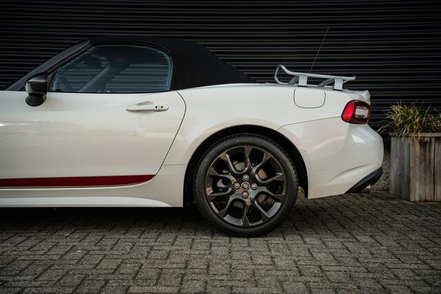 Fiat 124 Spider 1.4 MultiAir Turbo Automaat | Navigatie | Parelmoer Lak | Bagagerek | Camera | DAB+ | Leder | LED |