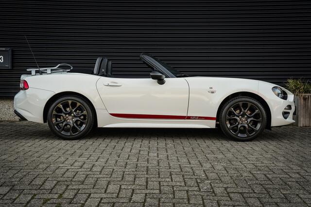 Fiat 124 Spider 1.4 MultiAir Turbo Automaat | Navigatie | Parelmoer Lak | Bagagerek | Camera | DAB+ | Leder | LED |