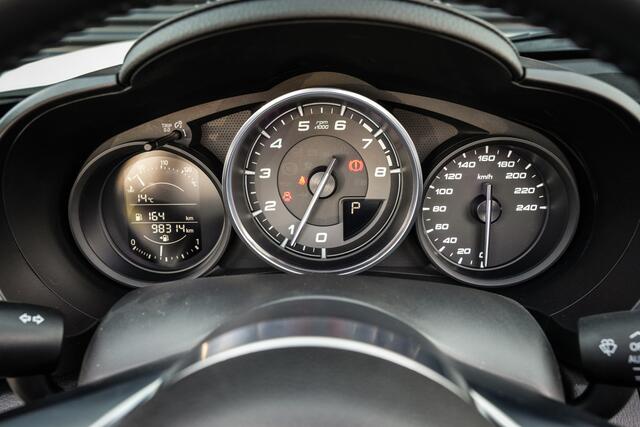 Fiat 124 Spider 1.4 MultiAir Turbo Automaat | Navigatie | Parelmoer Lak | Bagagerek | Camera | DAB+ | Leder | LED |