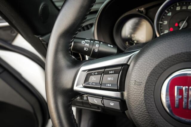 Fiat 124 Spider 1.4 MultiAir Turbo Automaat | Navigatie | Parelmoer Lak | Bagagerek | Camera | DAB+ | Leder | LED |