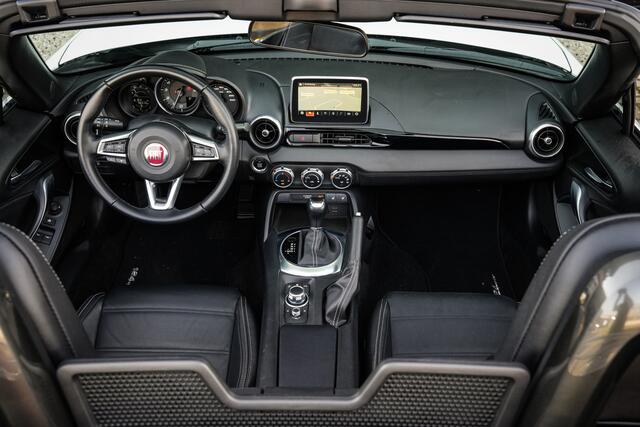 Fiat 124 Spider 1.4 MultiAir Turbo Automaat | Navigatie | Parelmoer Lak | Bagagerek | Camera | DAB+ | Leder | LED |
