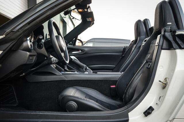 Fiat 124 Spider 1.4 MultiAir Turbo Automaat | Navigatie | Parelmoer Lak | Bagagerek | Camera | DAB+ | Leder | LED |