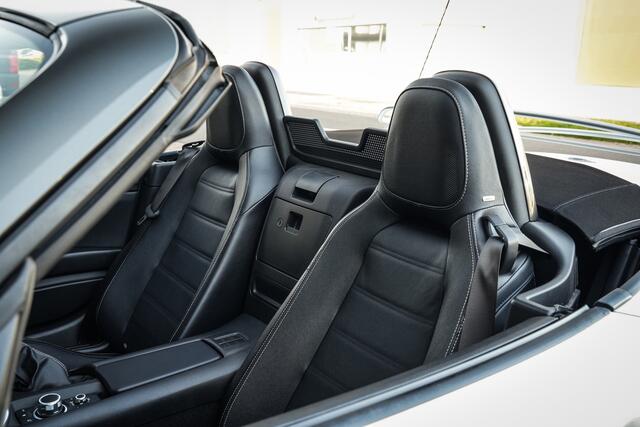 Fiat 124 Spider 1.4 MultiAir Turbo Automaat | Navigatie | Parelmoer Lak | Bagagerek | Camera | DAB+ | Leder | LED |