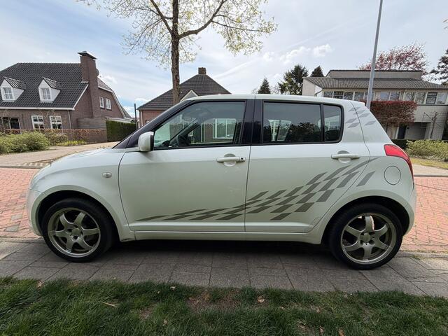Suzuki Swift 1.3 Limited, Airco, APK 25-01-2027.